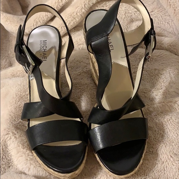 Micheal Kors wedges - Picture 2 of 4